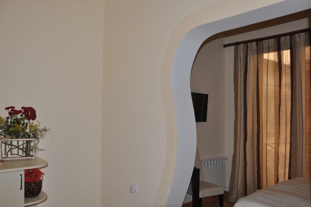 Daniel Boutique Hotel Yerevan Ngoại thất bức ảnh
